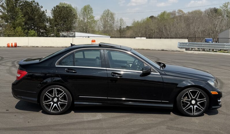 
								2013 Mercedes C300 4 MATIC full									