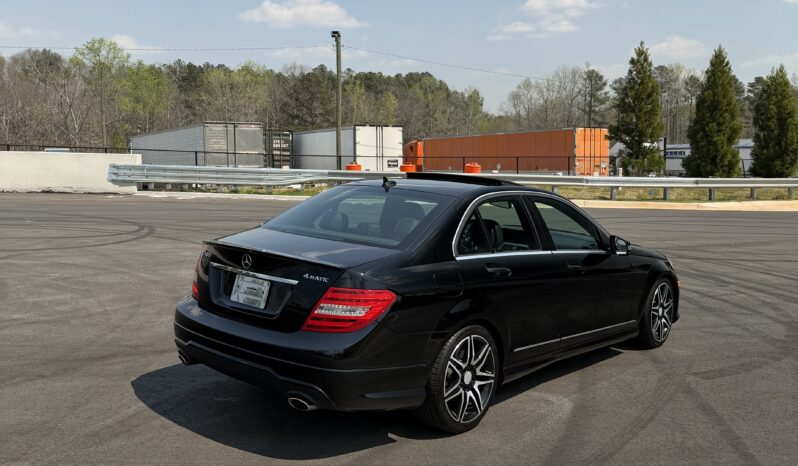 
								2013 Mercedes C300 4 MATIC full									