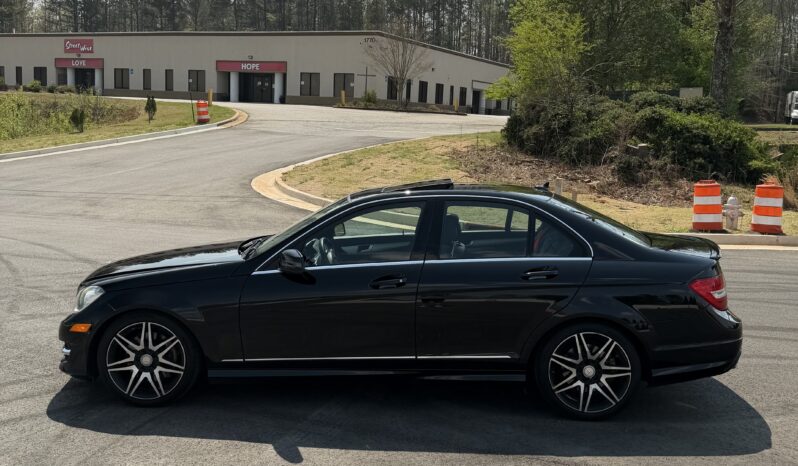 
								2013 Mercedes C300 4 MATIC full									