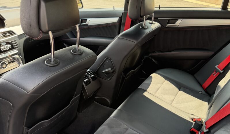 
								2013 Mercedes C300 4 MATIC full									