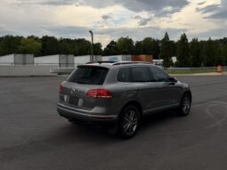 
										2016 Volkswagen Touareg TDI Executive Sport Utility 4D full									