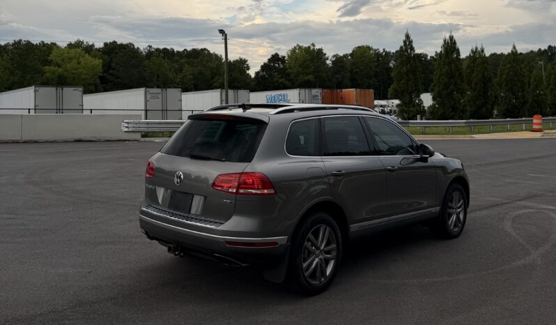 
								2016 Volkswagen Touareg TDI Executive Sport Utility 4D full									