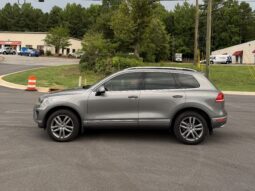 
										2016 Volkswagen Touareg TDI Executive Sport Utility 4D full									